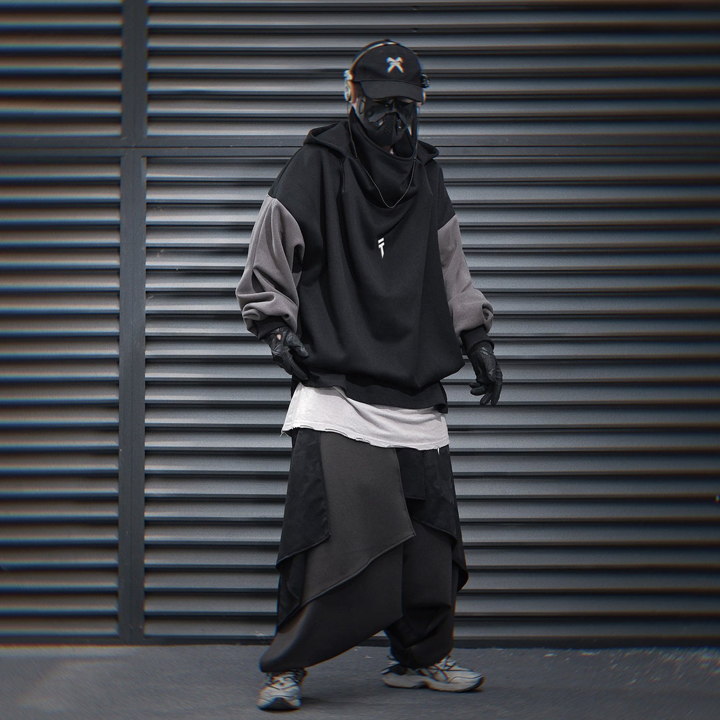 HiH51 Black T-Tech Hoodie