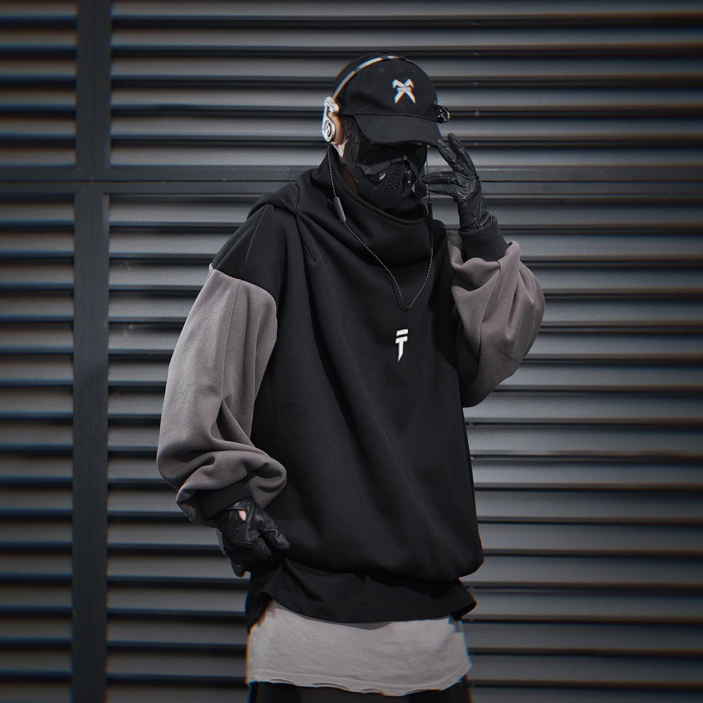 HiH51 Black T-Tech Hoodie