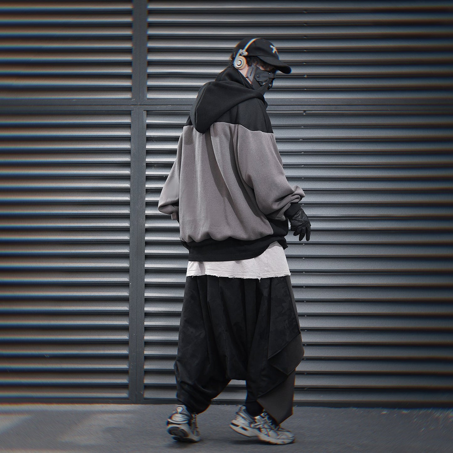 HiH51 Black T-Tech Hoodie